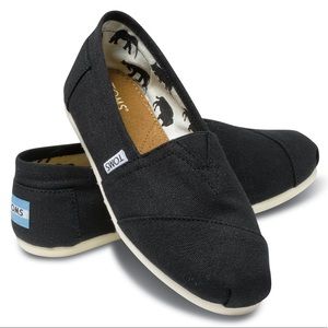 Women’s Toms slip on flats- Size 6W